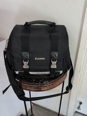 Canon 200DG Digital Camera Gadget Bag Large Black W/ Metal Hardware